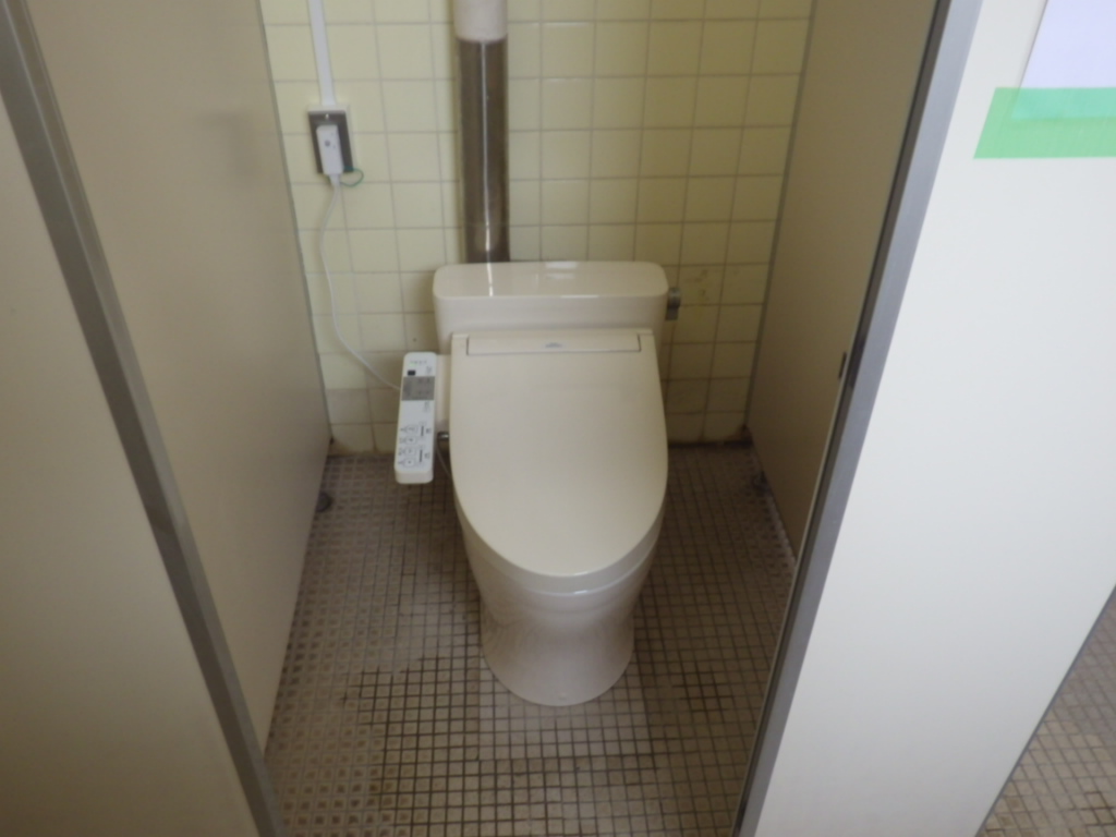 富山県立砺波工業高等学校　屋外　生徒用　トイレ